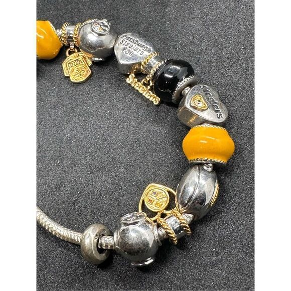 Stunning Bradford exchange charmed Fashionable Fan Steelers Bracelet RETAILS $15 - Picture 2 of 13